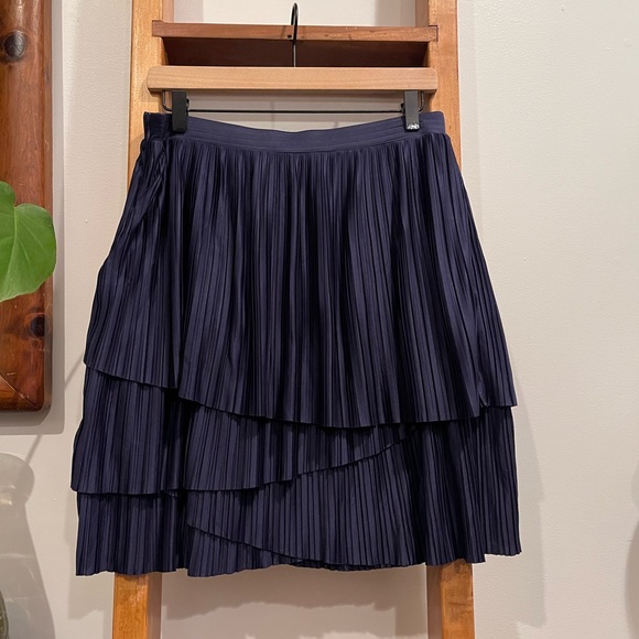 Banana Republic SZ 8 Navy Tiered Pleated Mini Skirt! - Picture 4 of 11